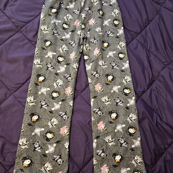Halloween Sanrio Gray and Purple Hello Kitty Sweat Set - Picture 6 of 7